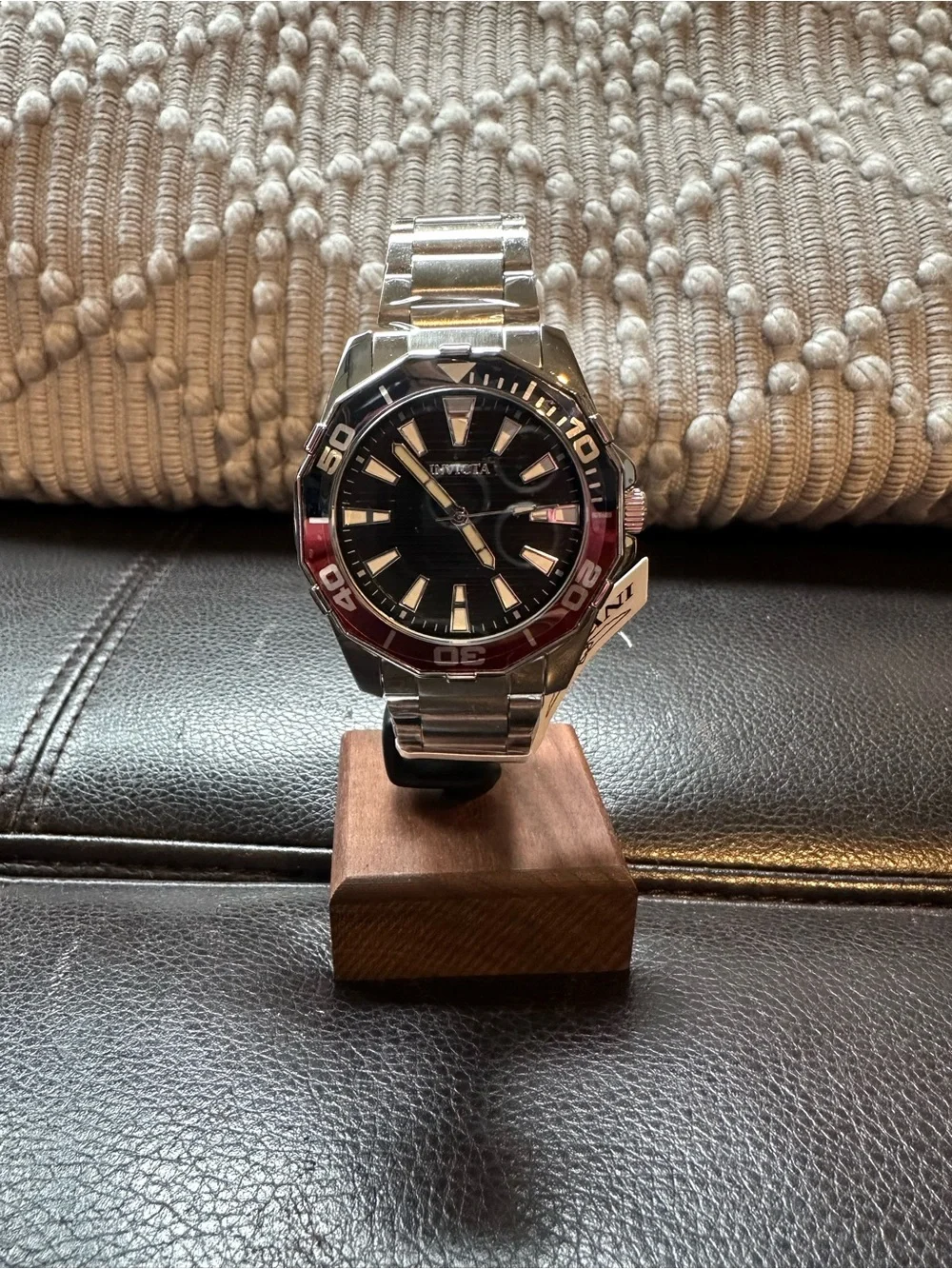 Invicta Pro Diver Quartz Men's Watch (Model 46065) w/Invicta Single Travel Case